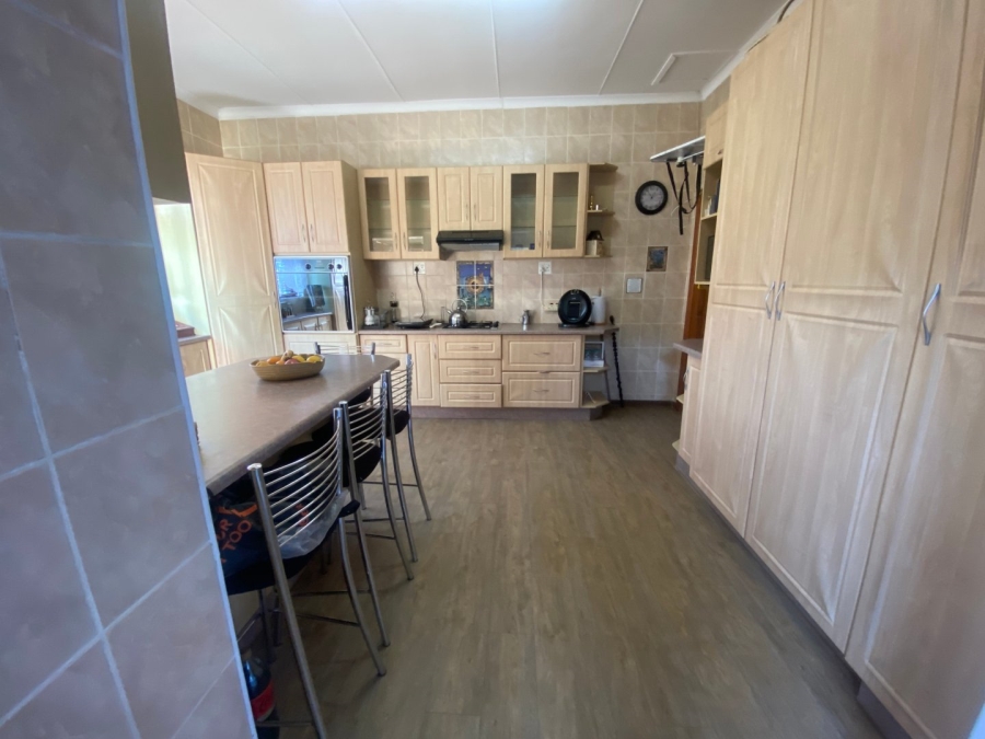 6 Bedroom Property for Sale in Berea Eastern Cape